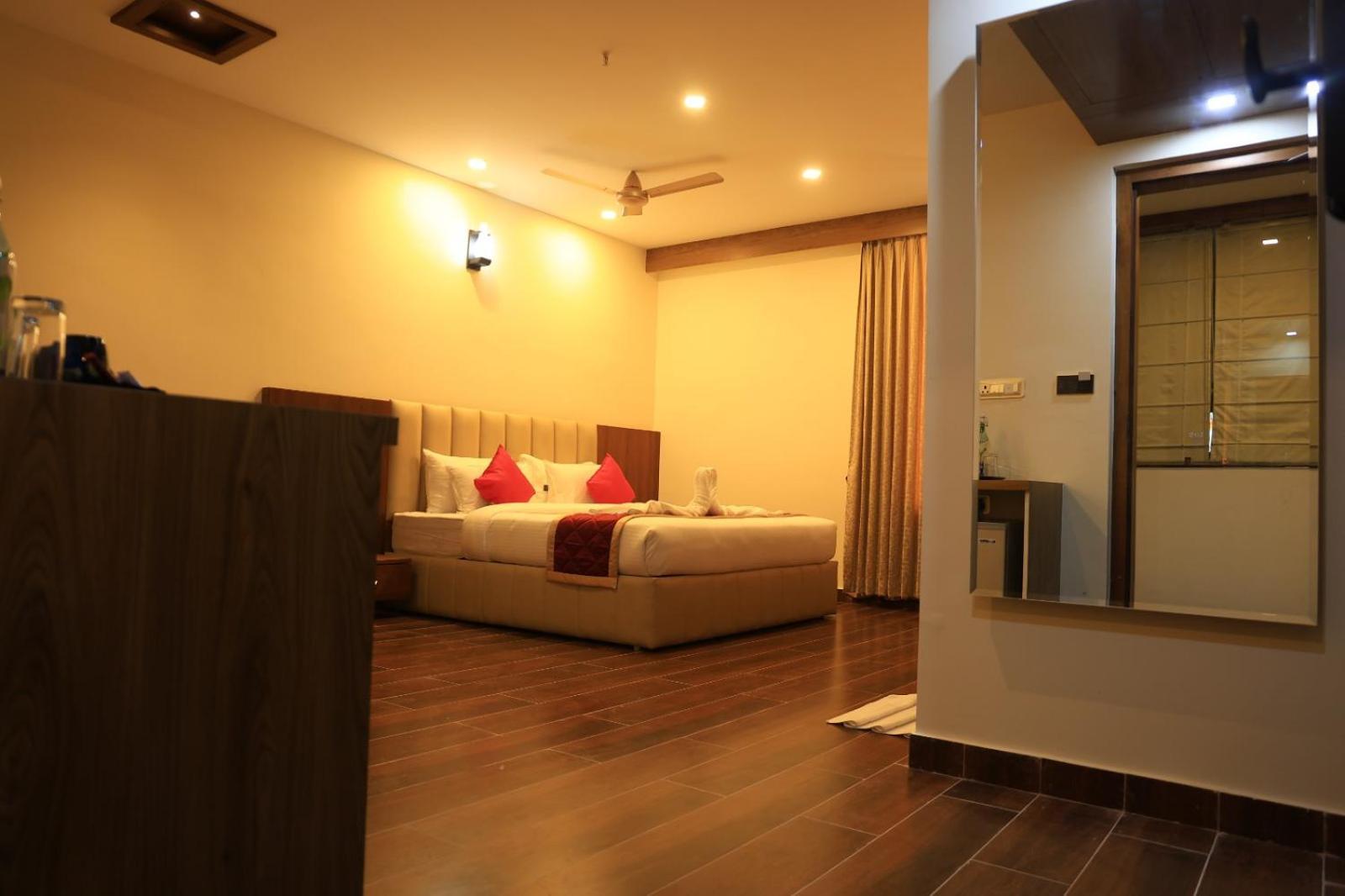 Hotel Anand Grand โฮซูร์ ภายนอก รูปภาพ